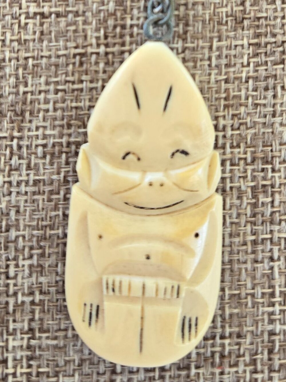 Vintage Scrimshaw Alaskan Inuit Billiken pendant on chain - Picture 4 of 10